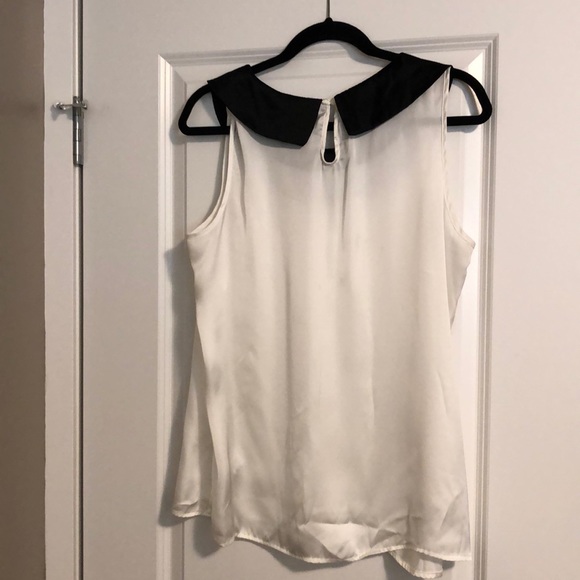 ⭐️5 for $25⭐️ 

Black and white sleeveless top - Picture 3 of 6